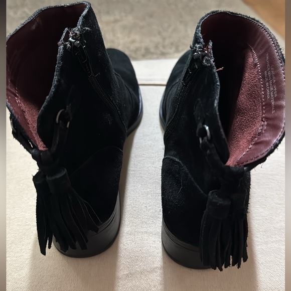 BOC Born Concept Black suede leather Ankle Boots with Tassel Booties Sz 9.5 - Picture 10 of 15